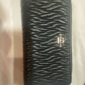 I am selling purse and matching wallet